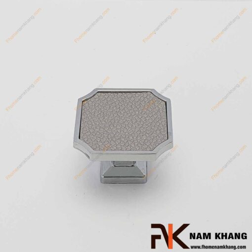 Núm cửa tủ vuông phối da màu bạc ghi NK445-BG