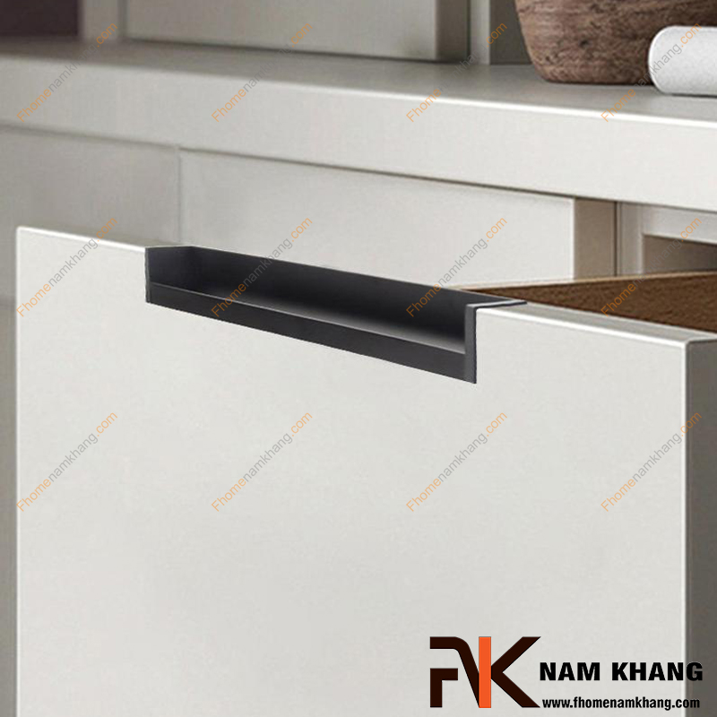 Tay Nắm Tủ Dài Cho Tủ Bếp, Tủ Quần Áo: Tránh Ngay 5 Lỗi Sai Cơ Bản Này!