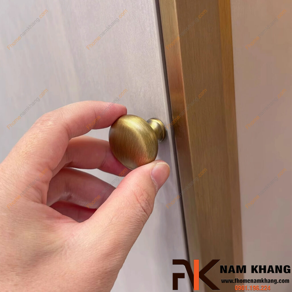 Tay nắm tủ dài hay tay nắm tủ dạng núm – Nên dùng loại nào phù hợp?