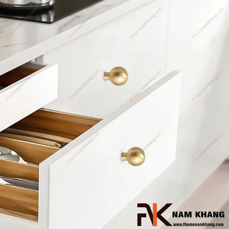 Núm cửa tủ đồng, pha lê hay hợp kim kẽm - Loại nào bền và đẹp nhất?