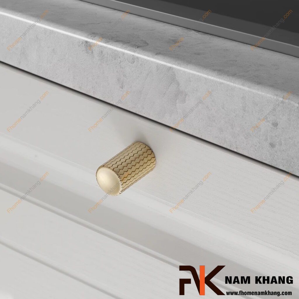 Núm cửa tủ đồng, pha lê hay hợp kim kẽm - Loại nào bền và đẹp nhất?