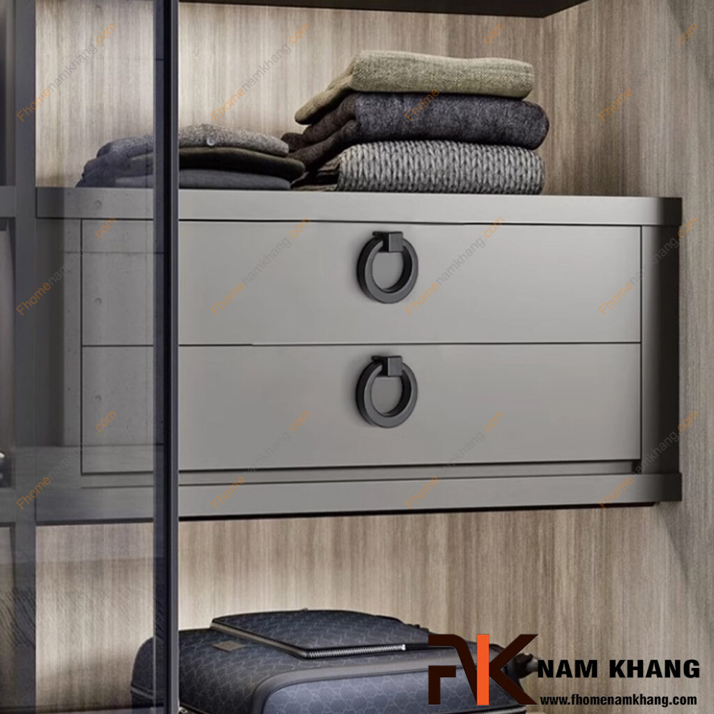 Núm cửa tủ đồng, pha lê hay hợp kim kẽm - Loại nào bền và đẹp nhất?