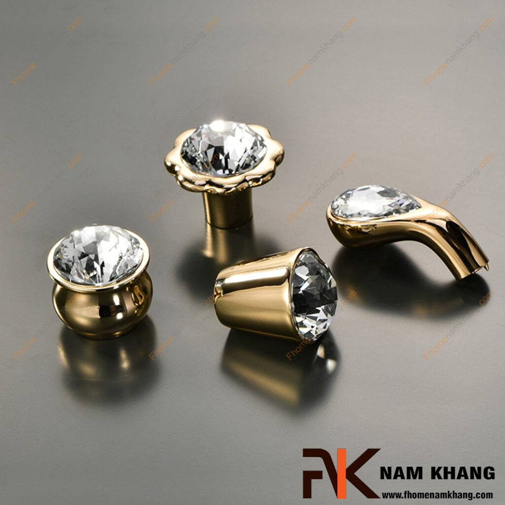 Núm cửa tủ đồng, pha lê hay hợp kim kẽm - Loại nào bền và đẹp nhất?