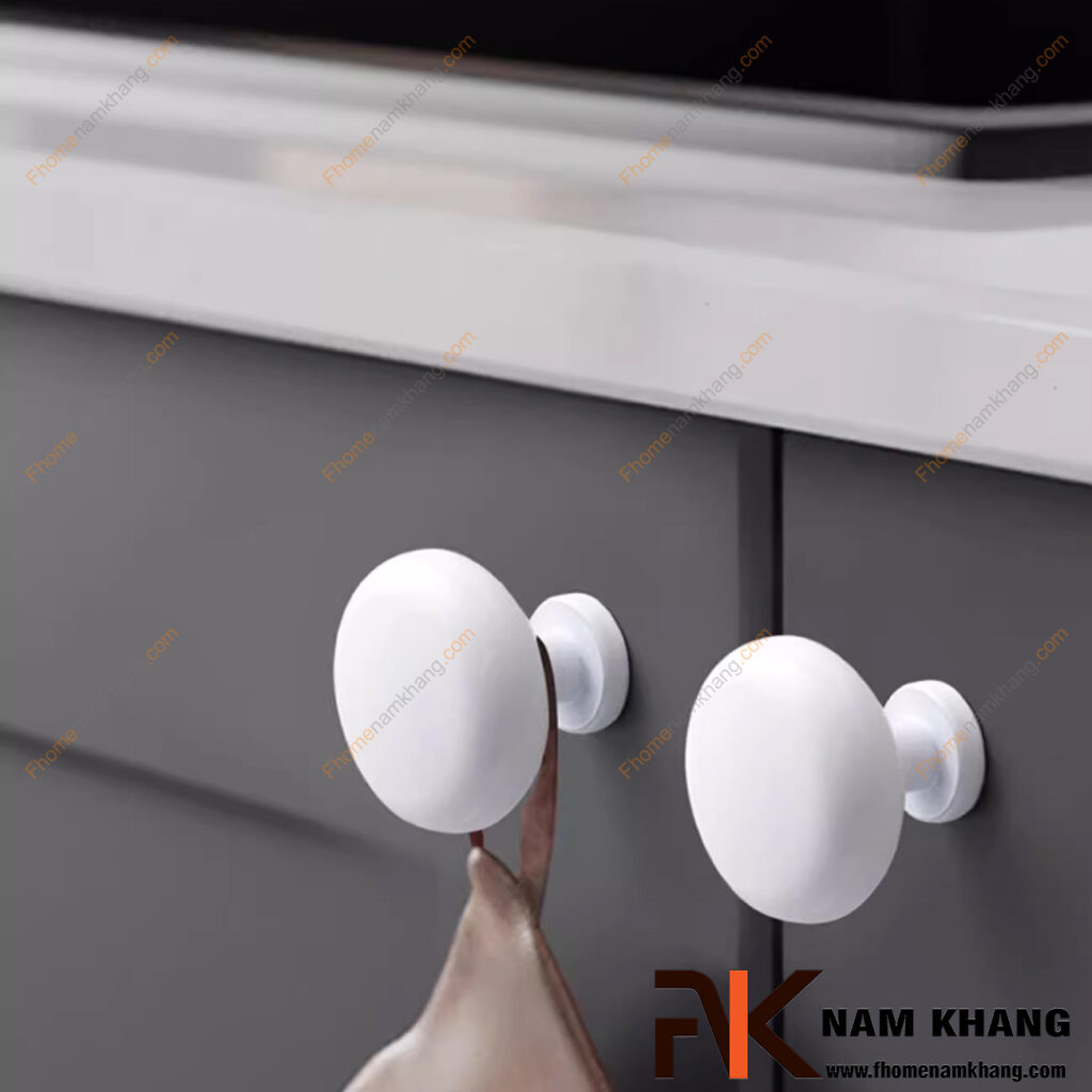 Tay nắm tủ: Hướng dẫn chọn chất liệu, kích thước và thiết kế chuẩn để tủ đẹp – bền – sang