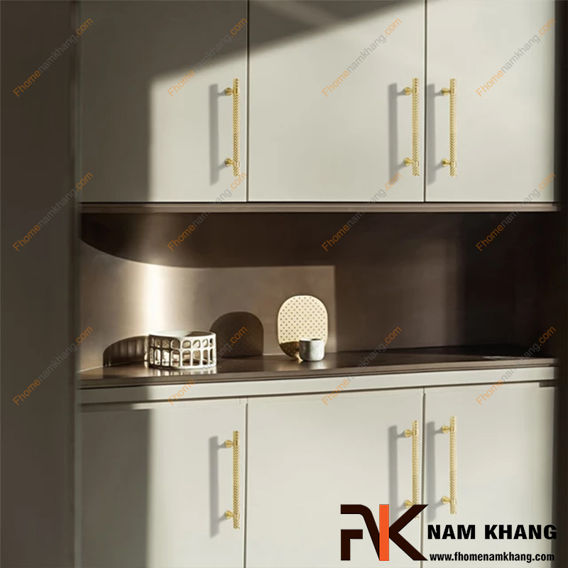 Tay nắm tủ dài có thực sự tiện lợi