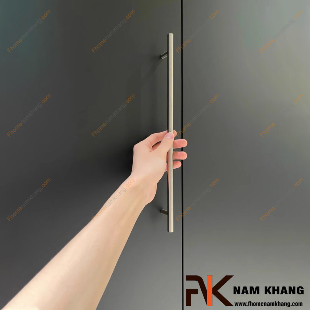 Tay nắm tủ dài có thực sự tiện lợi hơn trong tủ bếp cao?