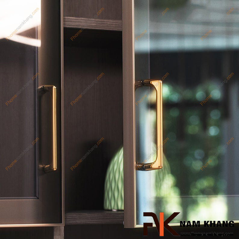 Tay nắm tủ màu vàng bóng và vàng mờ - đâu là lựa chọn tinh tế hơn?