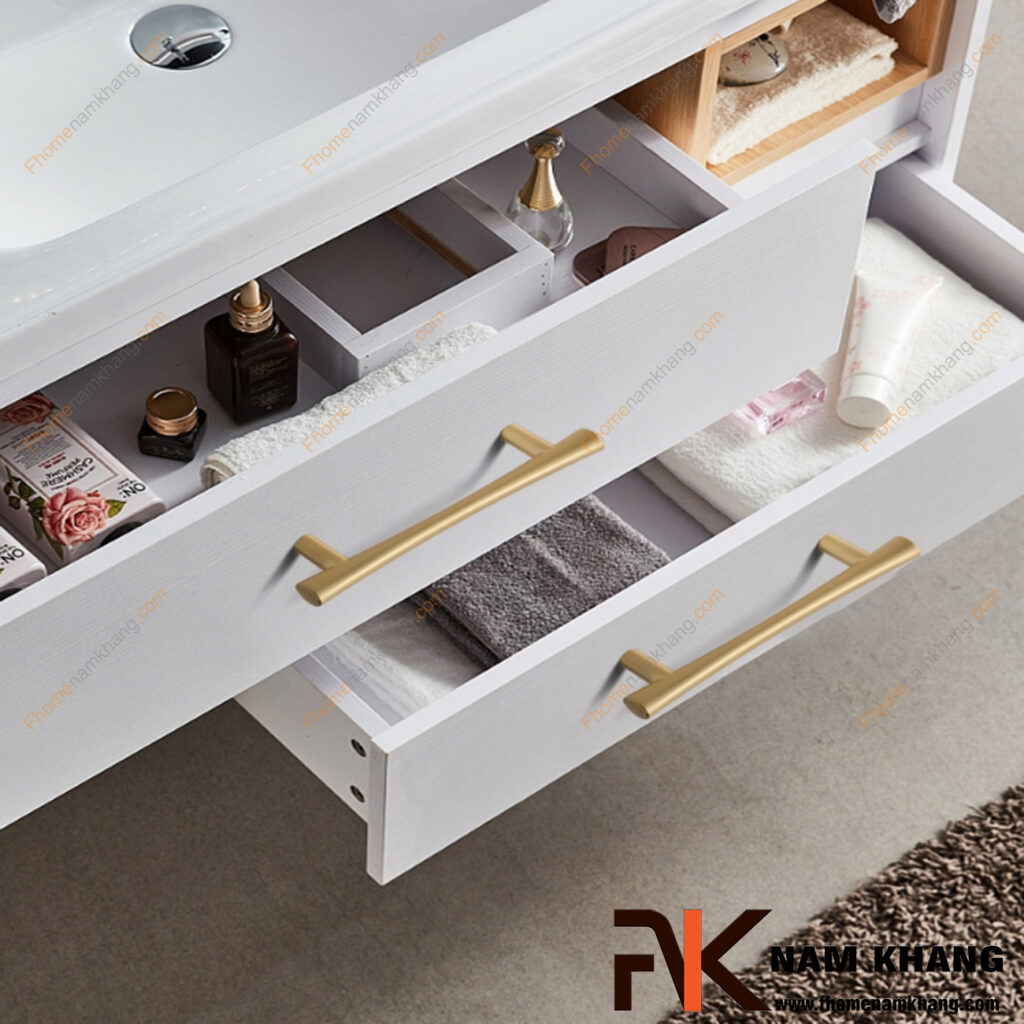 Tay nắm tủ màu vàng bóng và vàng mờ - đâu là lựa chọn tinh tế hơn?