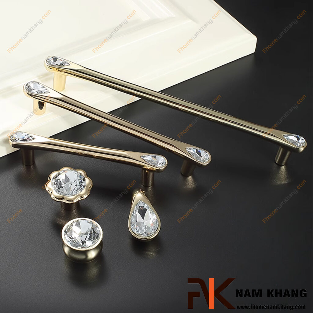 Tay nắm tủ màu vàng bóng và vàng mờ - đâu là lựa chọn tinh tế hơn?