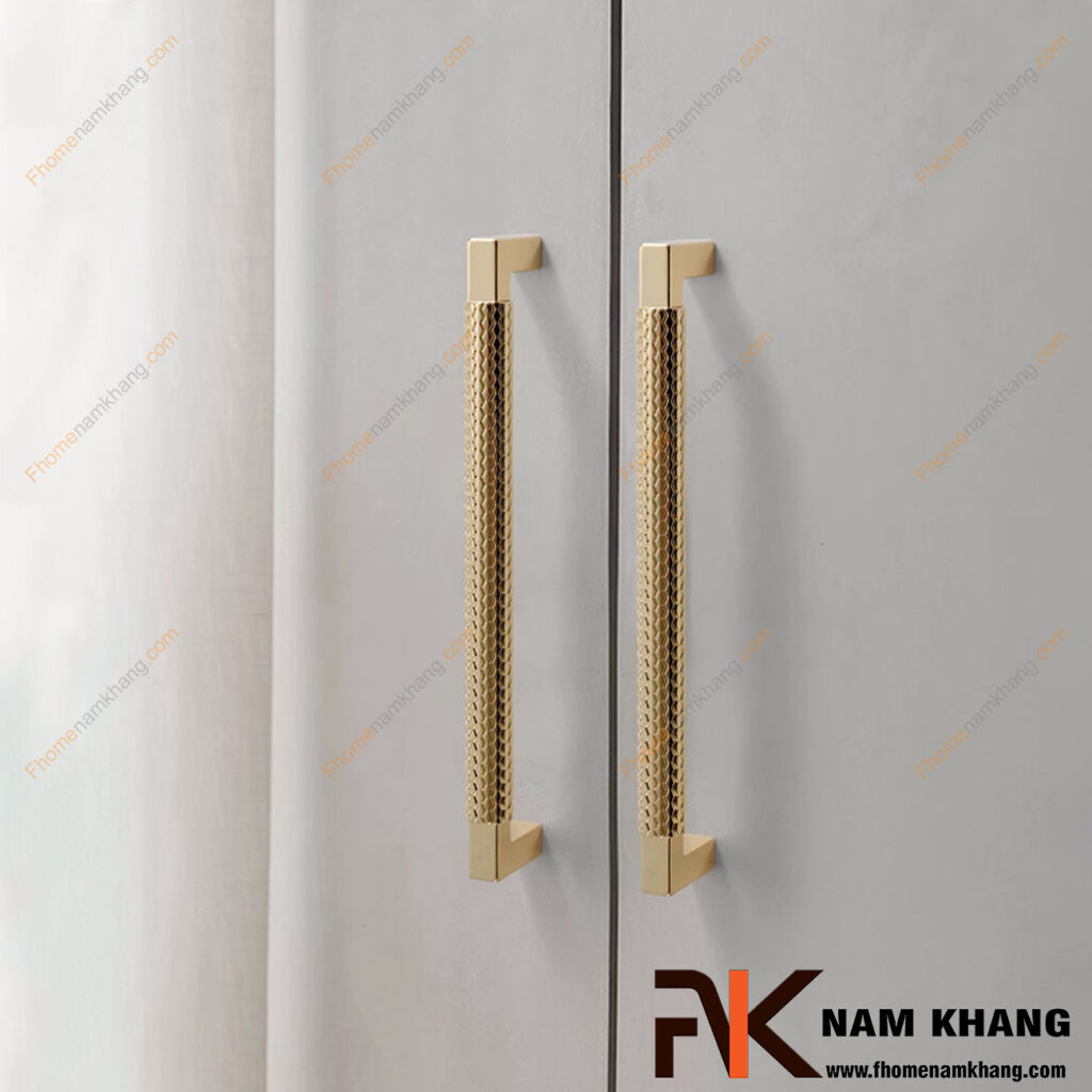 Tay nắm tủ màu vàng bóng và vàng mờ - đâu là lựa chọn tinh tế hơn?