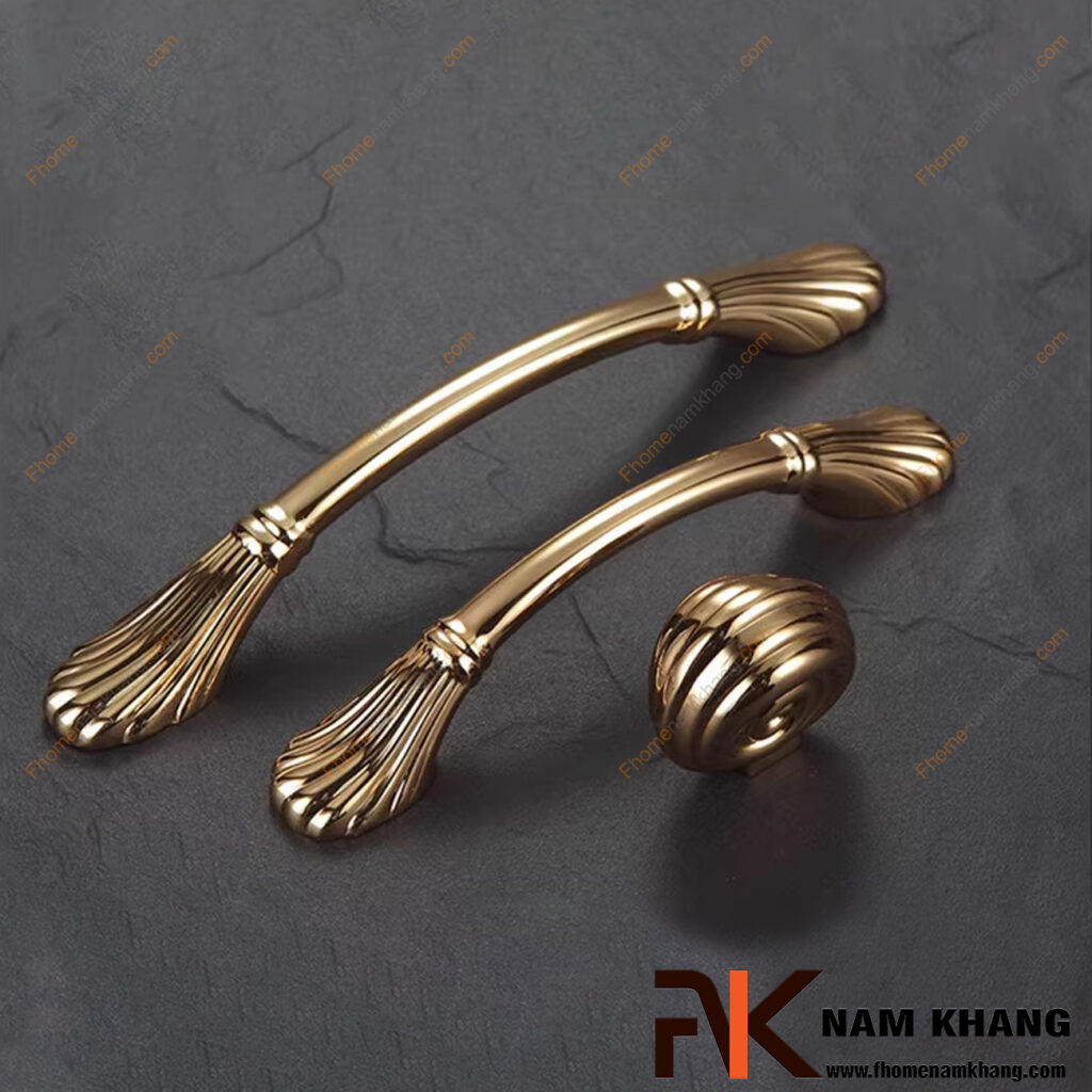 Tay nắm tủ màu vàng bóng và vàng mờ - đâu là lựa chọn tinh tế hơn?