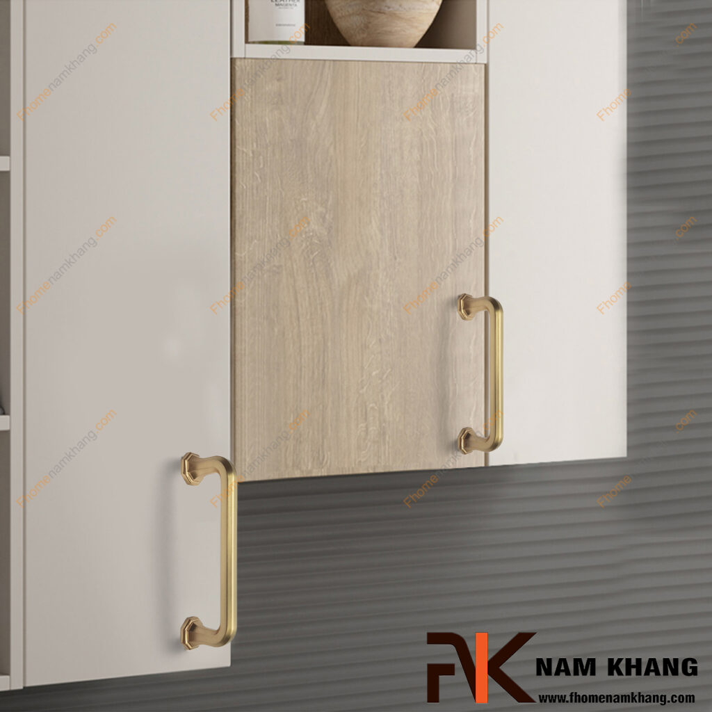 Tay nắm tủ màu vàng bóng và vàng mờ - đâu là lựa chọn tinh tế hơn?