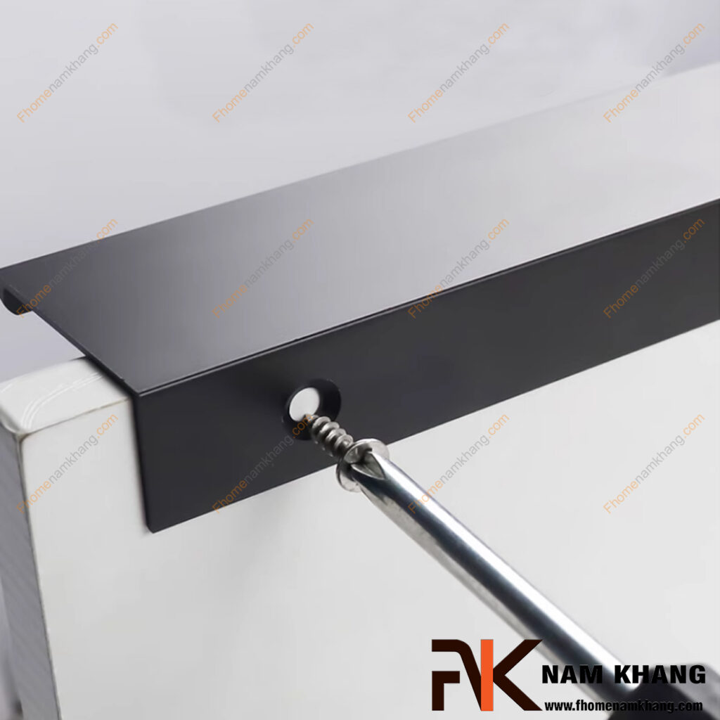 Hướng dẫn lắp tay nắm tủ đơn giản tại nhà