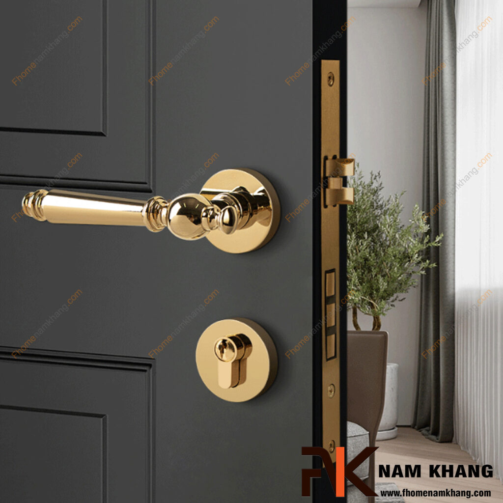 Vì sao cửa nhanh xệ? Nguyên nhân nằm ở khóa cửa và bản lề