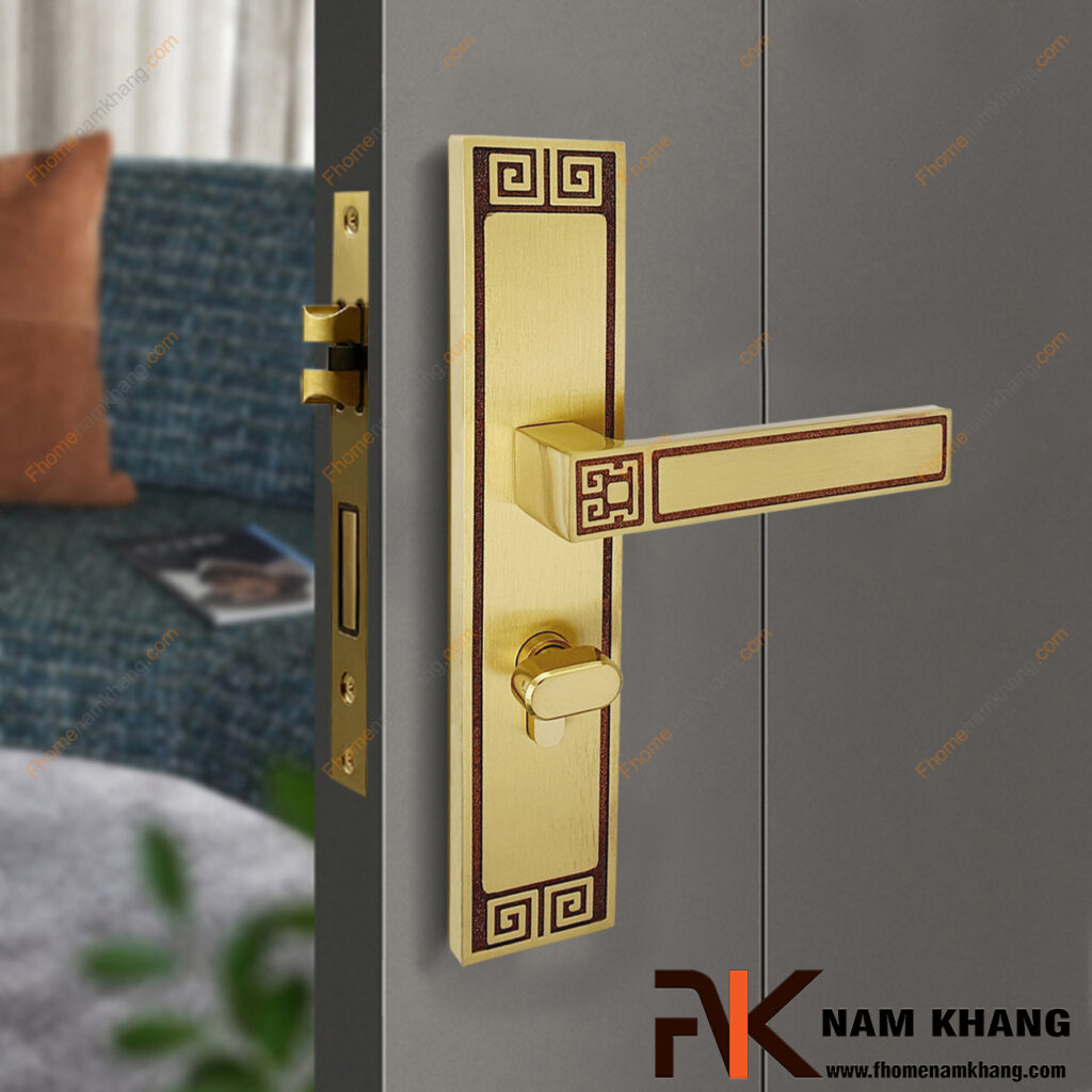 Vì sao cửa nhanh xệ? Nguyên nhân nằm ở khóa cửa và bản lề