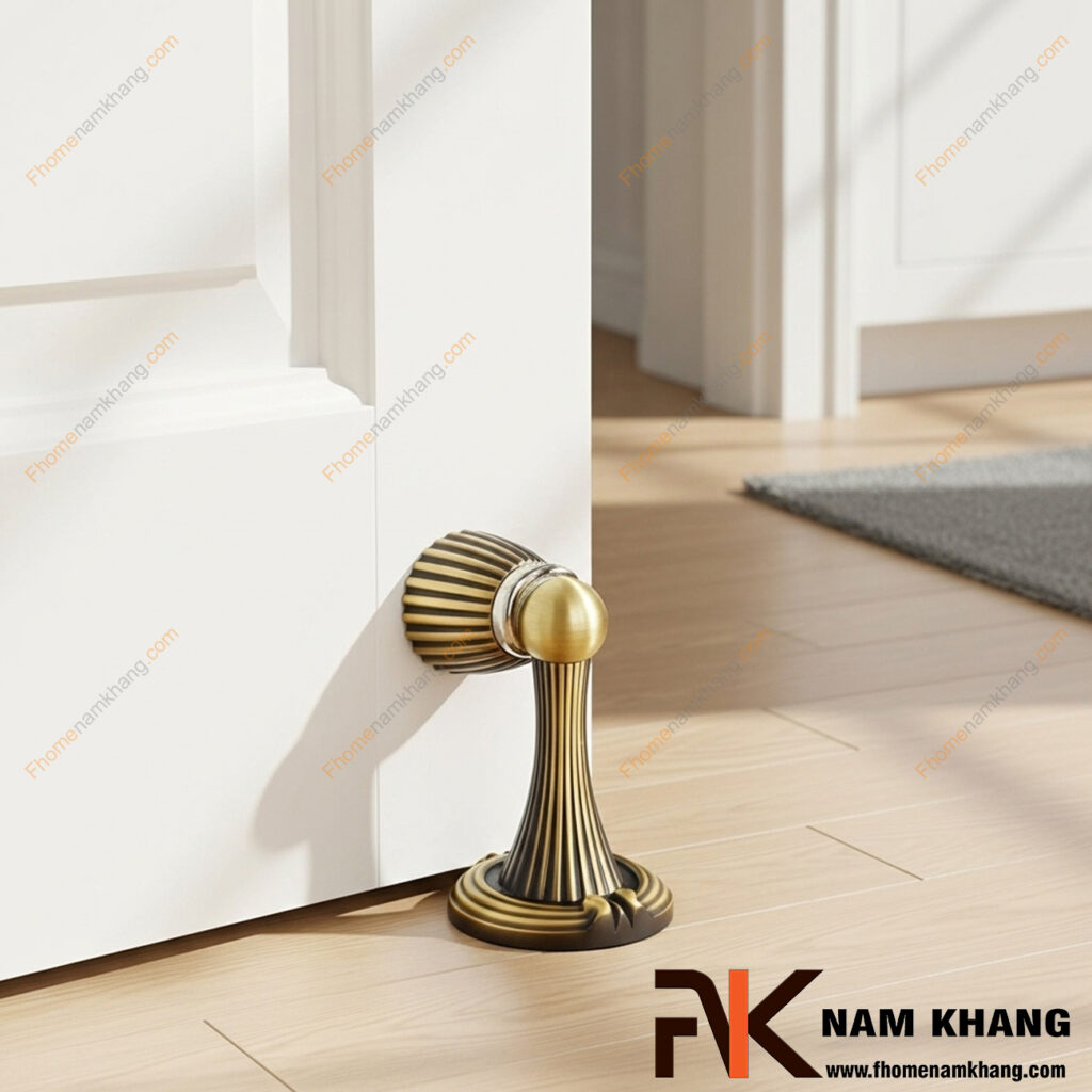 Vì sao cửa nhanh xệ? Nguyên nhân nằm ở khóa cửa và bản lề