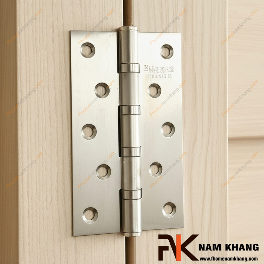 Bản lề lá cửa gỗ loại nào tốt? 5 tiêu chí chuẩn kỹ thuật không thể bỏ qua