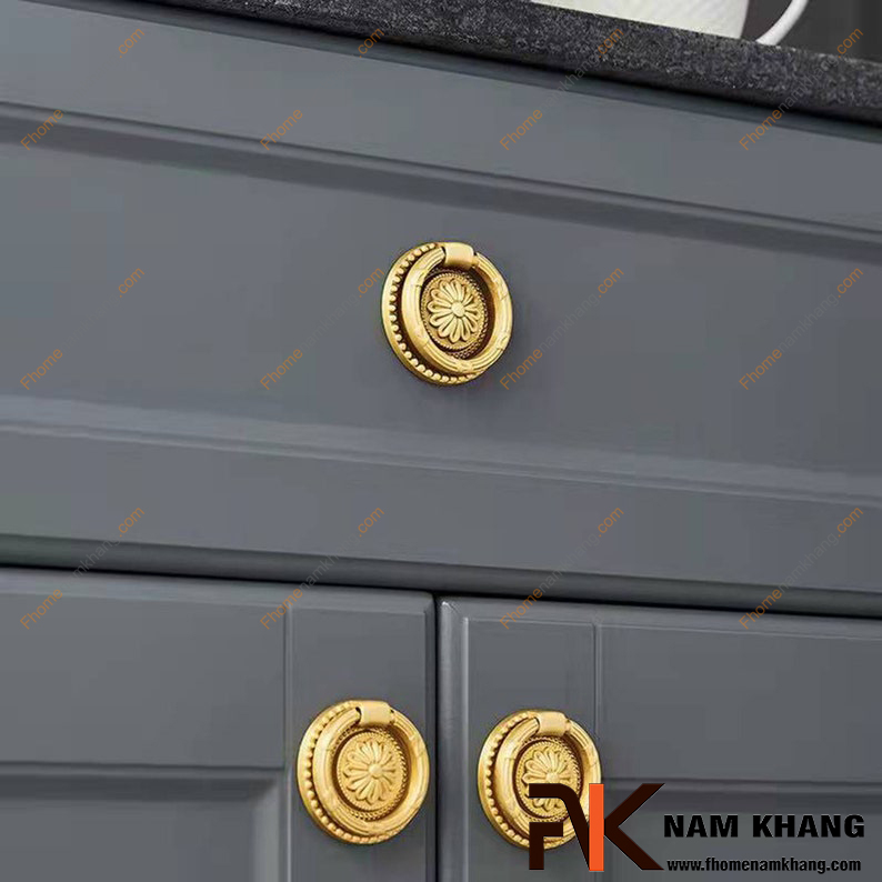 Ưu điểm nổi bật của tay nắm tủ bằng đồng so với inox và hợp kim