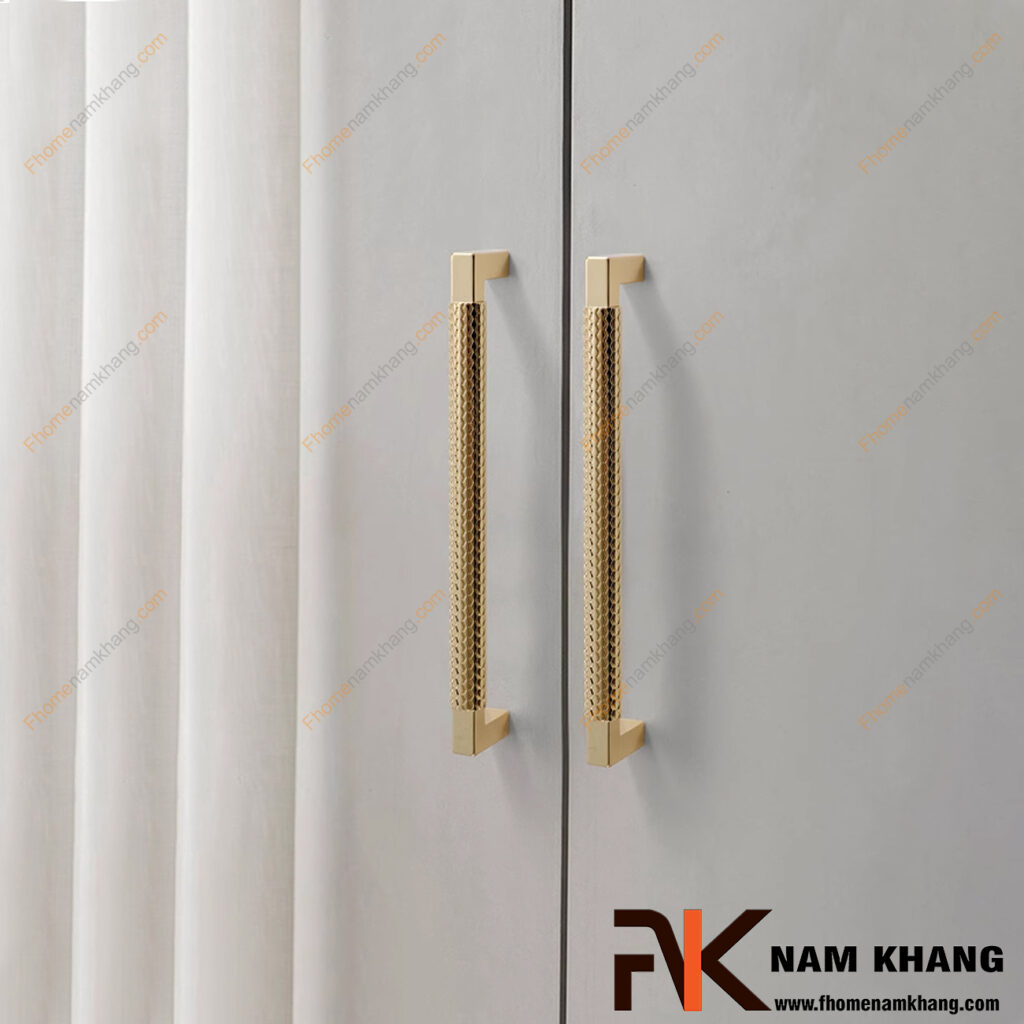 Ưu điểm nổi bật của tay nắm tủ bằng đồng so với inox và hợp kim