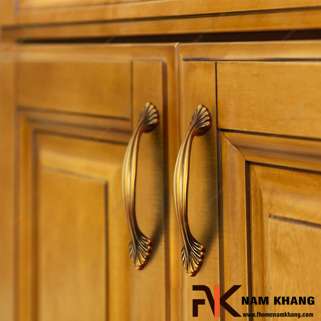 Cách chọn tay nắm tủ cổ điển cho tủ bếp sang trọng, không lỗi mốt