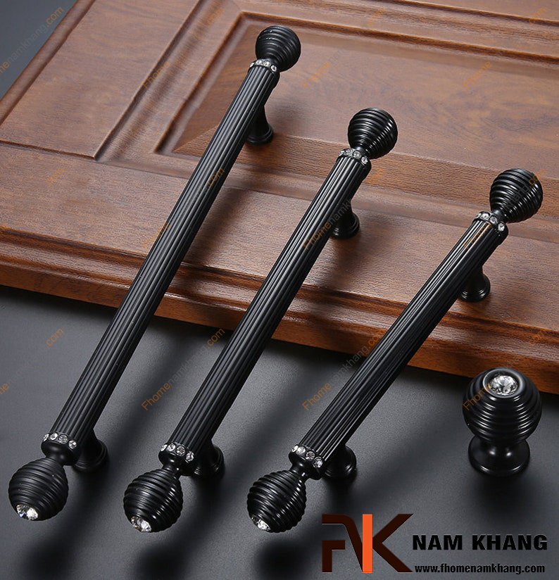 Cách chọn tay nắm tủ cổ điển cho tủ bếp sang trọng, không lỗi mốt