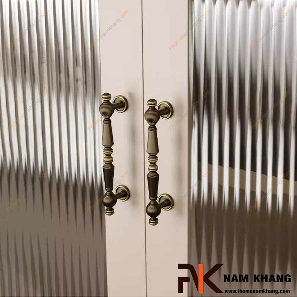 Cách chọn tay nắm tủ cổ điển cho tủ bếp sang trọng, không lỗi mốt