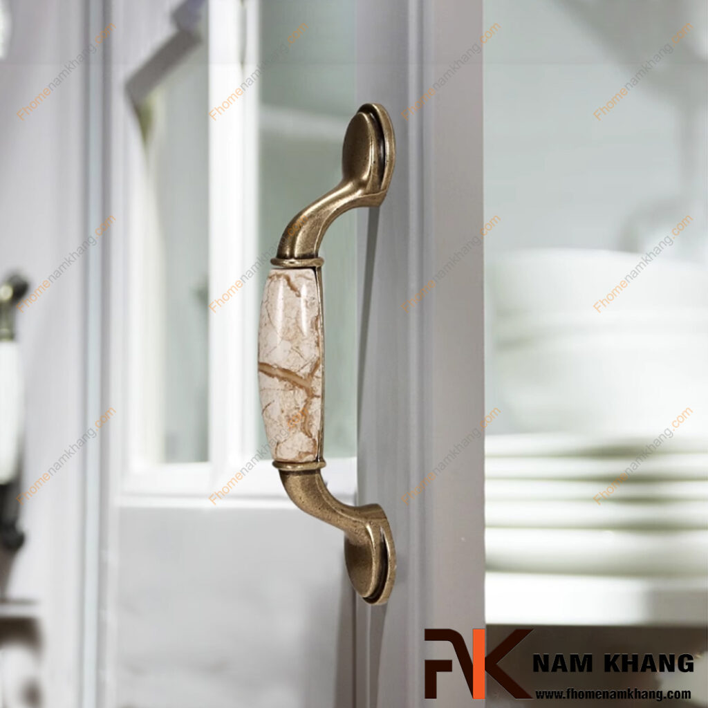 Cách chọn tay nắm tủ cổ điển cho tủ bếp sang trọng, không lỗi mốt