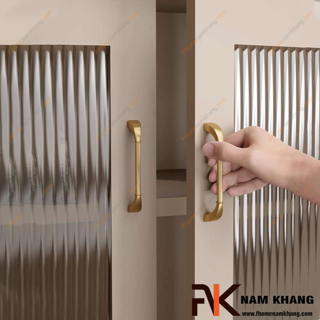 Cách chọn tay nắm tủ cổ điển cho tủ bếp sang trọng, không lỗi mốt