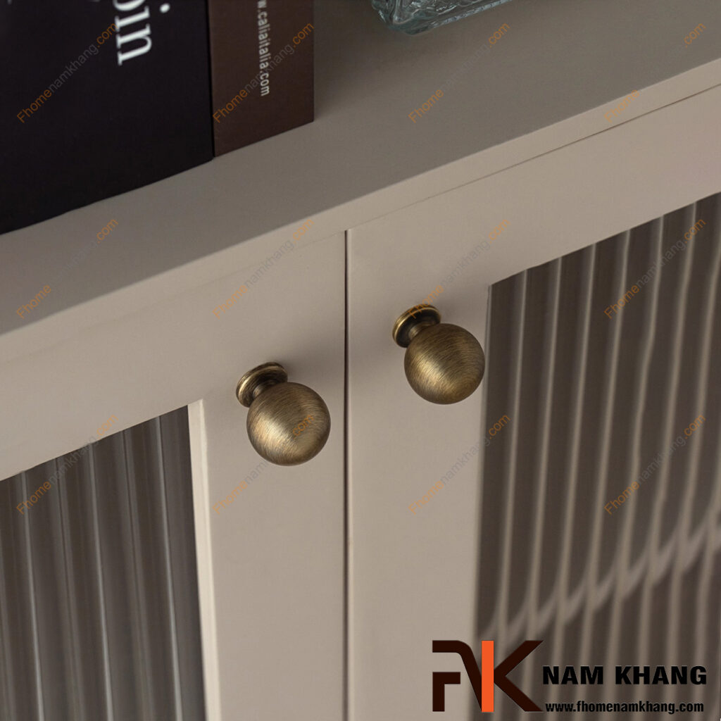 Cách chọn tay nắm tủ cổ điển cho tủ bếp sang trọng, không lỗi mốt