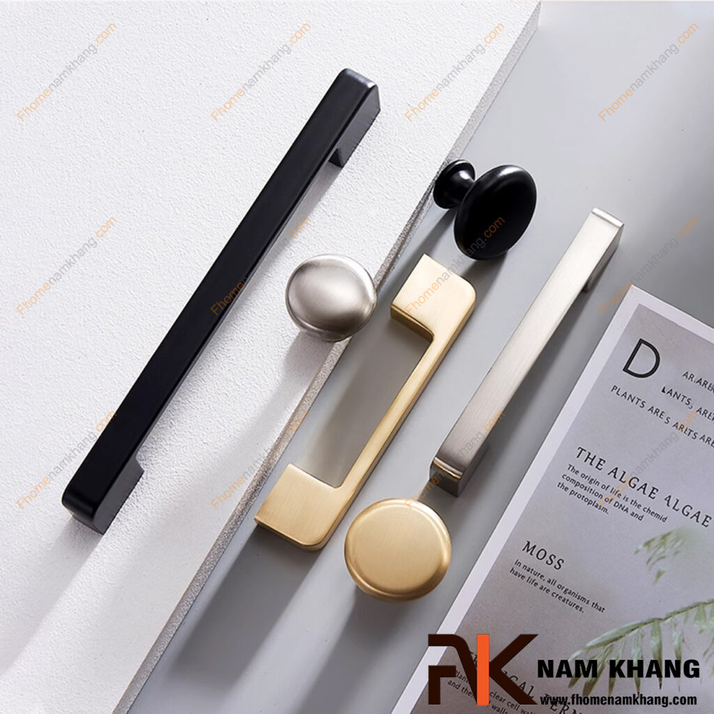 Tay nắm tủ cao cấp bằng đồng, inox hay hợp kim? Nên chọn loại nào?