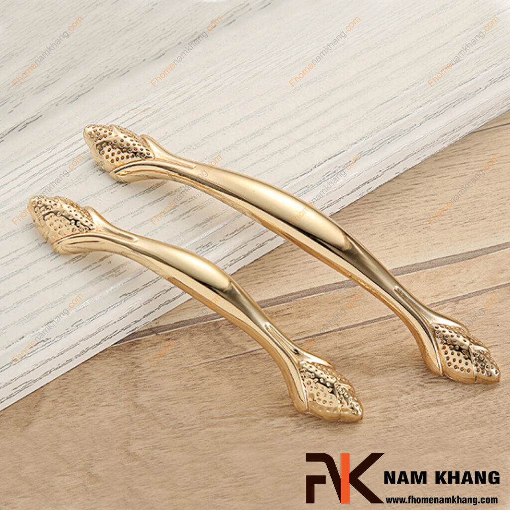 Vì sao cùng là tay nắm tủ cổ điển nhưng giá chênh lệch gấp 3 lần?