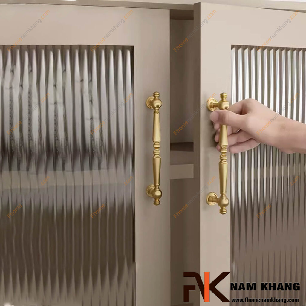 5 lỗi thường gặp khi lắp tay nắm tủ cổ điển khiến tủ kém sang