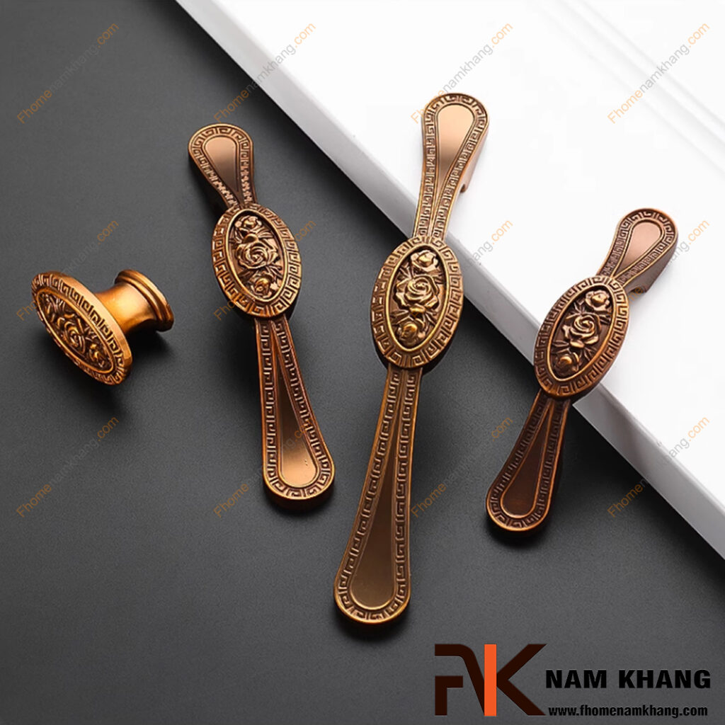 Vì sao tay nắm tủ cổ điển cao cấp thường nặng tay?