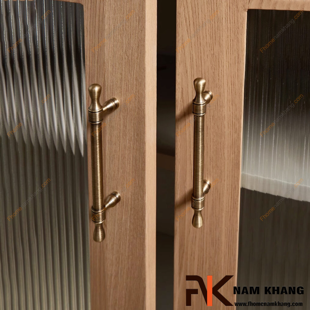 Vì sao tay nắm tủ cổ điển cao cấp thường nặng tay?