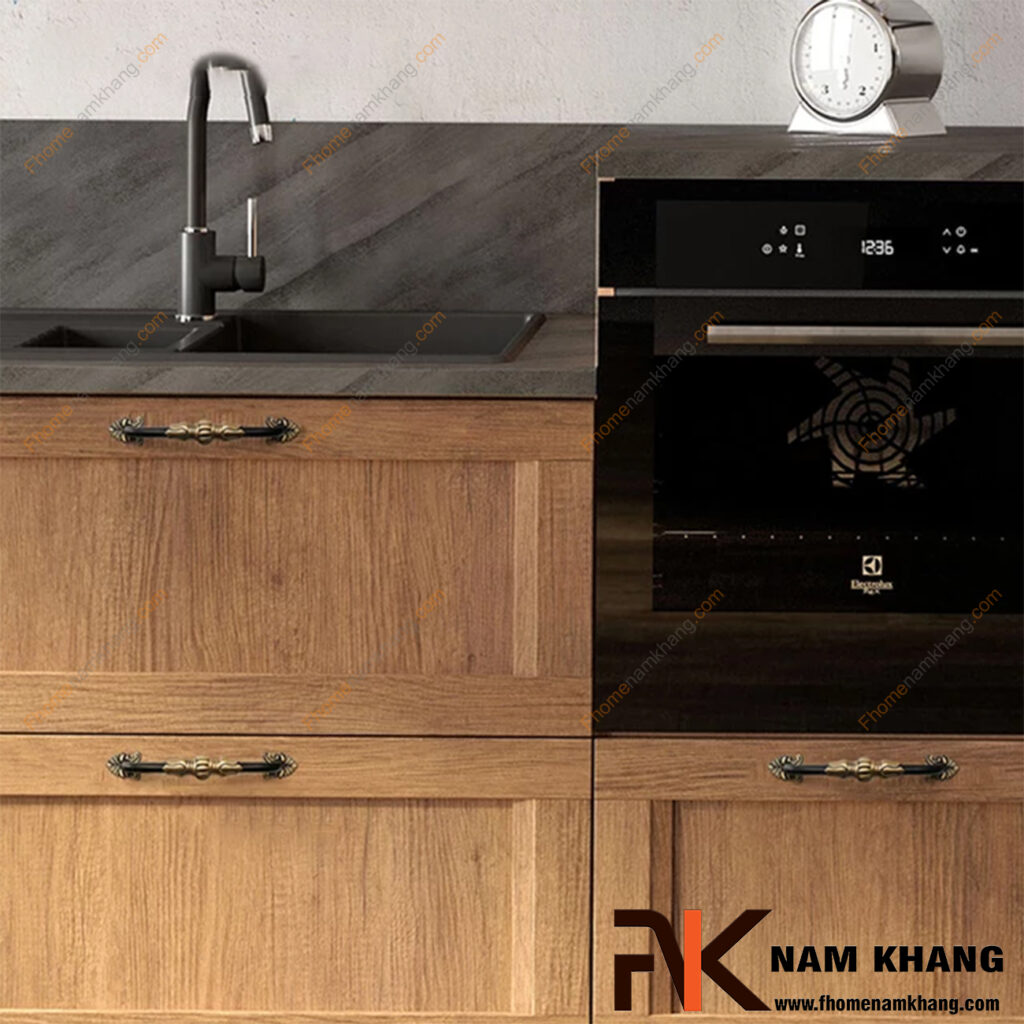 Vì sao tay nắm tủ cổ điển cao cấp thường nặng tay?