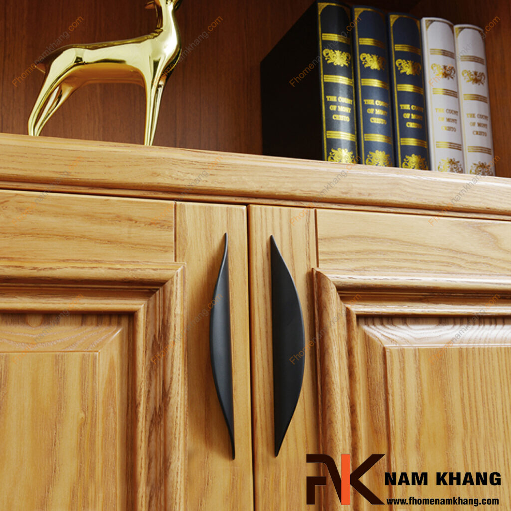 Tay nắm tủ đen mờ có phù hợp nội thất không?