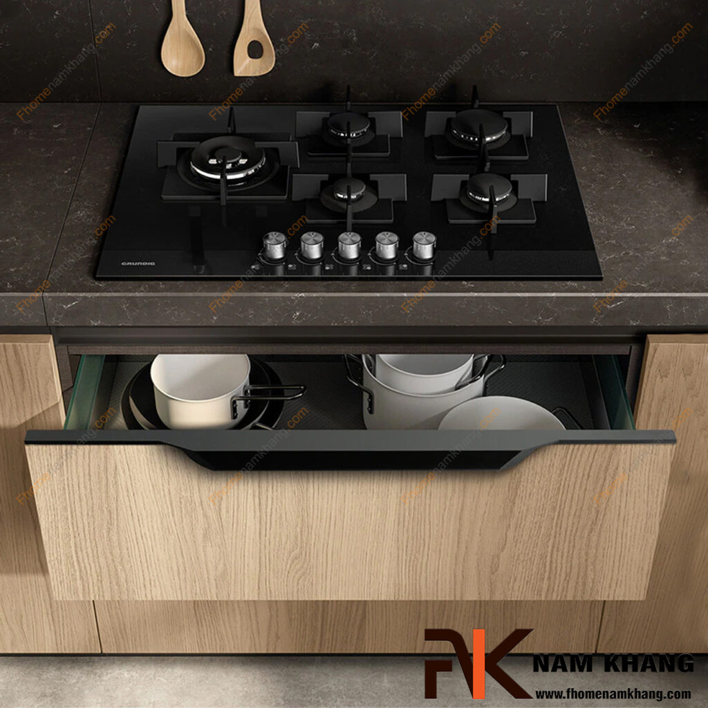 Phụ kiện cửa & tủ: Hướng dẫn chọn tay nắm, khóa, bản lề bền đẹp & tiết kiệm nhất