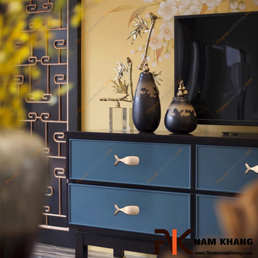 Tay nắm tủ màu vàng – Điểm nhấn sang trọng