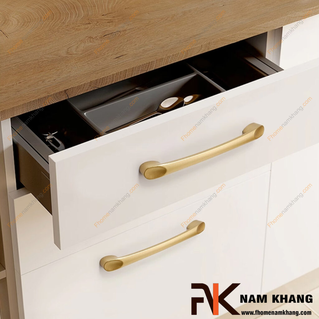 Tay nắm tủ màu vàng – Điểm nhấn sang trọng