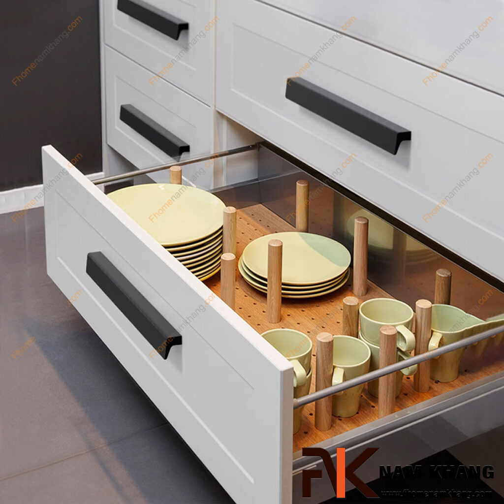 Tay nắm tủ quần áo dài – Xu hướng nội thất 2026