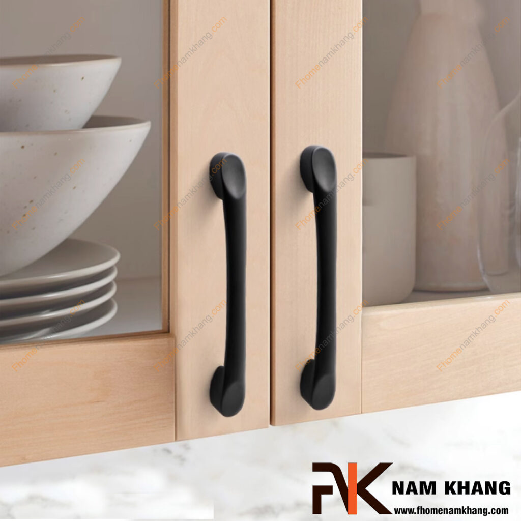 5 Mẫu tay nắm tủ màu đen đẹp cho căn bếp hiện đại