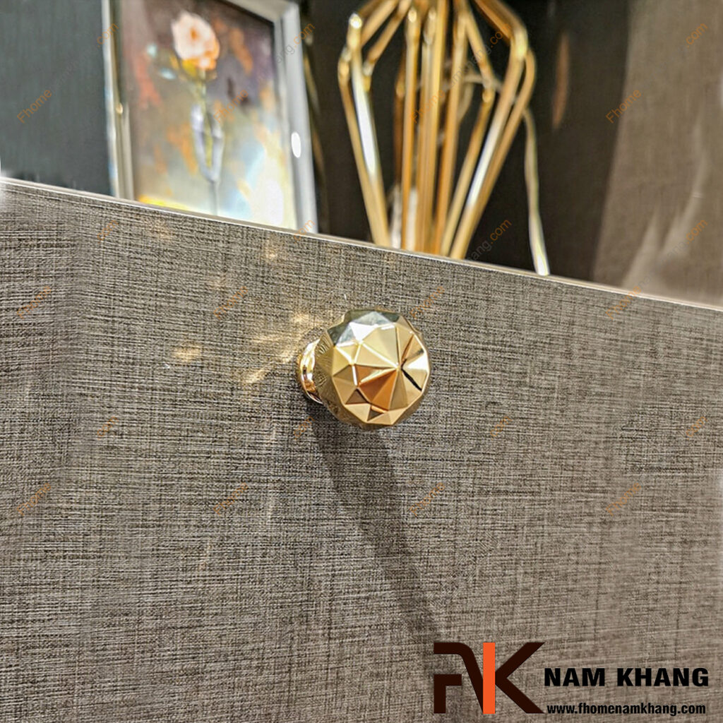 Tay nắm tủ màu vàng có bền không? Có đáng để đầu tư không?