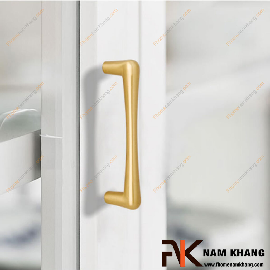 Tay nắm tủ vàng hợp với tủ màu gì nhất?