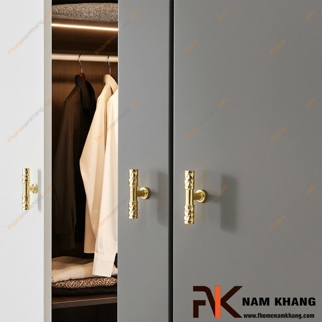 Tay nắm tủ vàng hợp với tủ màu gì nhất?