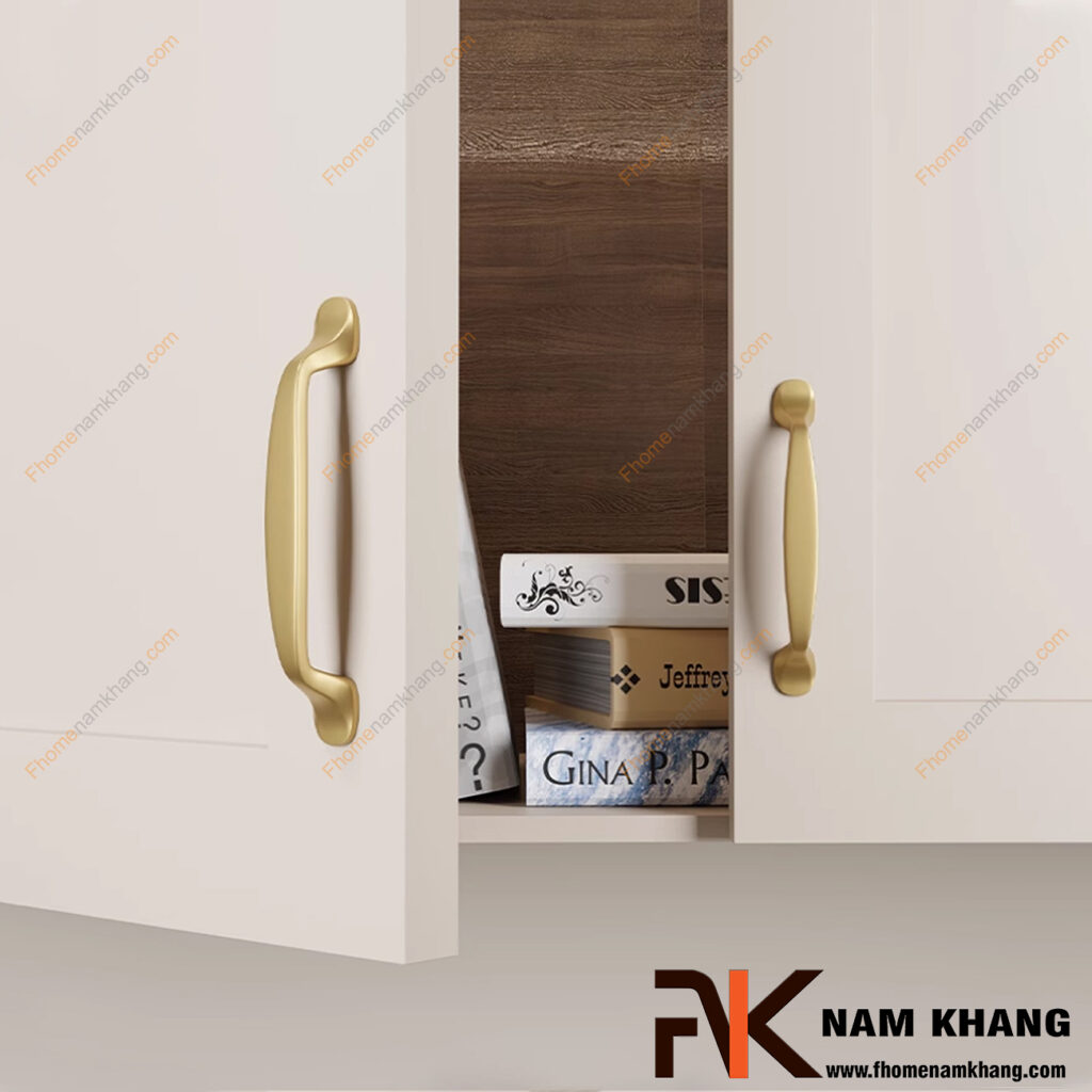 Tay nắm tủ vàng hợp với tủ màu gì nhất?