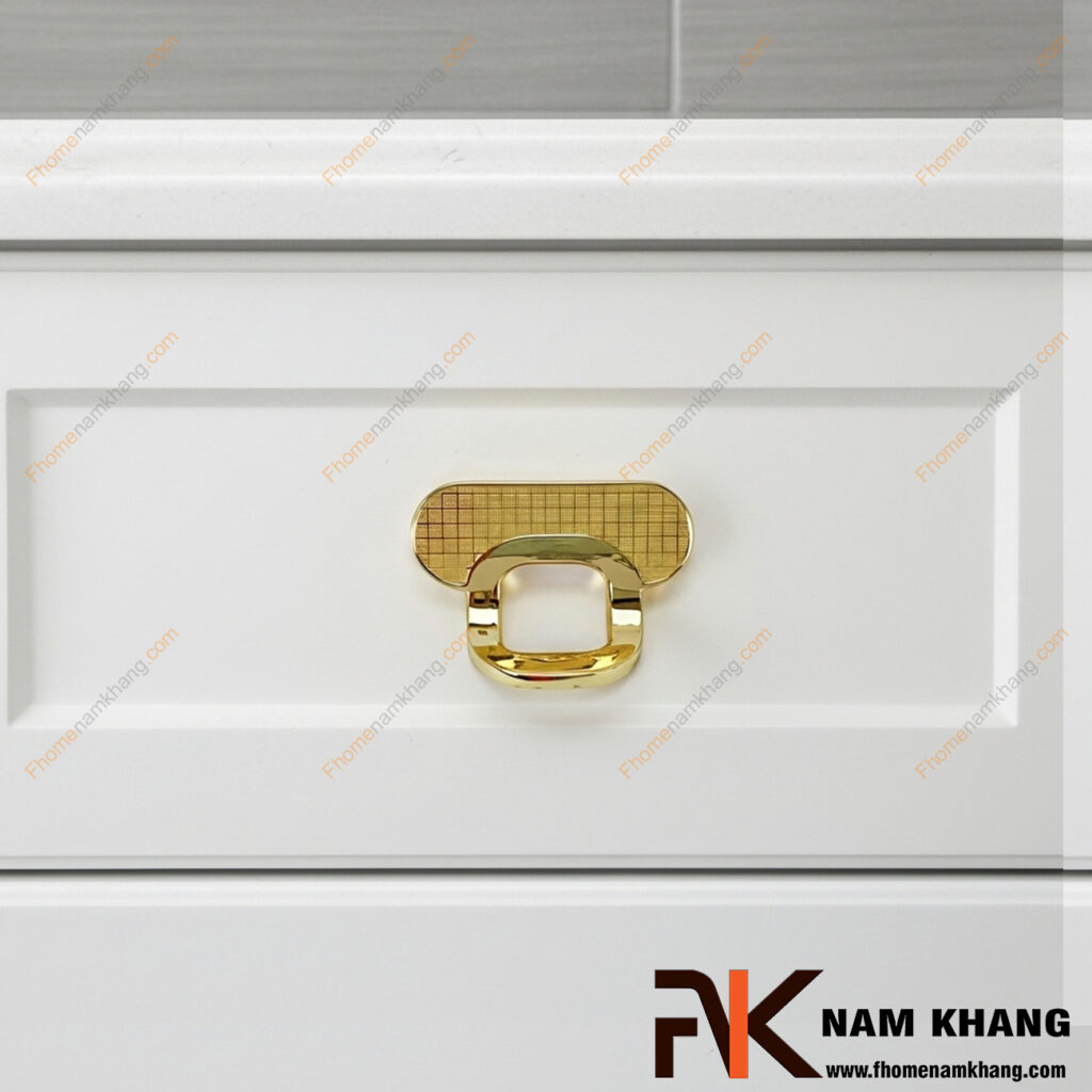 Tủ bếp trắng nên chọn tay nắm tủ màu gì để sang trọng và sạch sẽ?