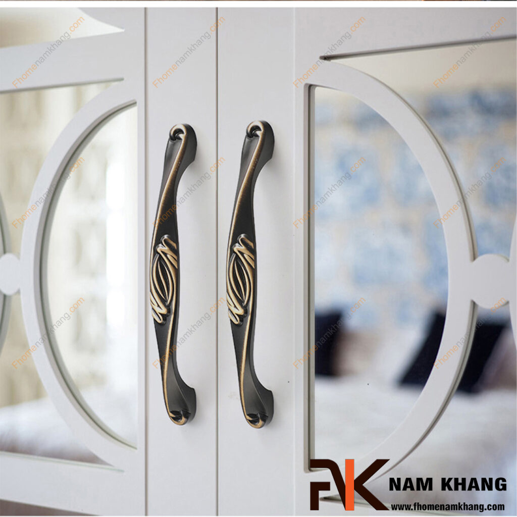 Cách chọn tay nắm tủ quần áo màu đồng cổ phù hợp với nội thất