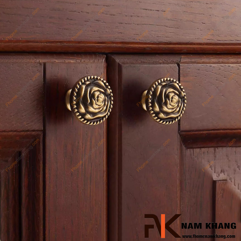 Những mẫu tay nắm tủ màu đồng cổ cao cấp dành cho biệt thự