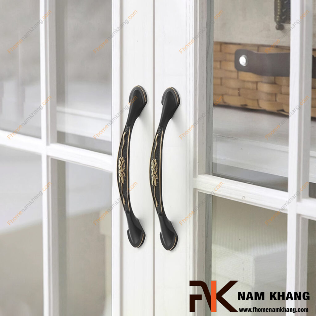 Những mẫu tay nắm tủ màu đồng cổ cao cấp dành cho biệt thự