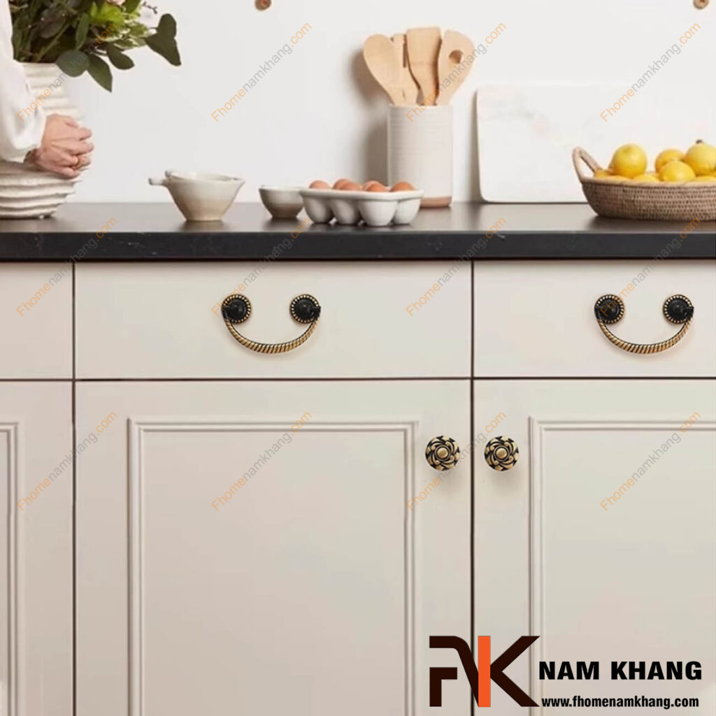 Top 10 mẫu tay nắm tủ bếp màu đồng cổ đẹp và sang trọng